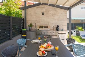 Φαγητό σε αυτή η παραθεριστική κατοικία ή κάπου εκεί κοντά