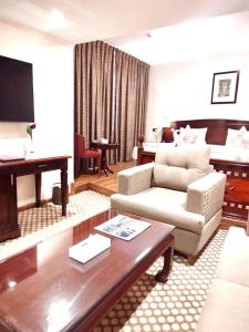 TV a/nebo společenská místnost v ubytování York International Hotel
