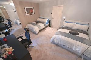 a bedroom with two beds and a mirror in it at 3 Bedroom House in Euston, Patio & BBQ in London