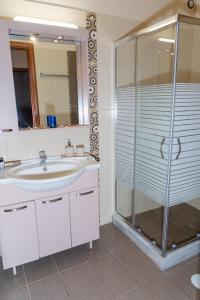 A bathroom at Mastiha luxury maisonette I