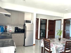 Кухня или мини-кухня в Blue Beryl Guest House
