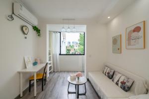 Et opholdsområde på Jingyi Apartment