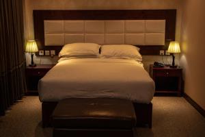 Letto o letti in una camera di RATNA HOTEL