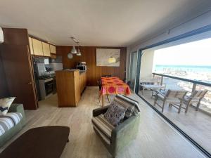 Zdjęcie z galerii obiektu T3 climatisé avec parking, vue mer, 100m plage - FR-1-106-60 w mieście Saint-Cyprien