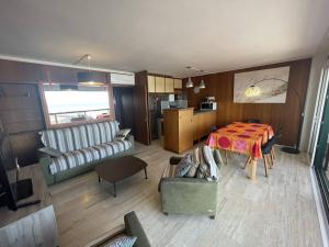 Zdjęcie z galerii obiektu T3 climatisé avec parking, vue mer, 100m plage - FR-1-106-60 w mieście Saint-Cyprien