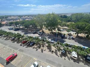 Zdjęcie z galerii obiektu T3 climatisé avec parking, vue mer, 100m plage - FR-1-106-60 w mieście Saint-Cyprien