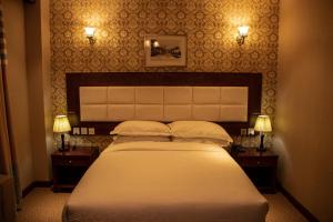 Letto o letti in una camera di RATNA HOTEL