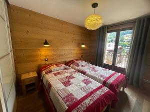 Katil atau katil-katil dalam bilik di Bedière 3 - Bel appartement centre village