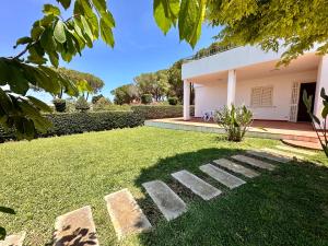 a house with a lawn in front of it at L'isola di Gianni by Ortigia Apartments in Plemmirio