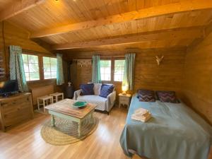 a room with a bed and a couch in a cabin at Casita Louisa in Chiclana de la Frontera