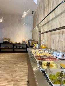 a restaurant kitchen with a buffet line with food at Hotel Farol in Praia da Barra
