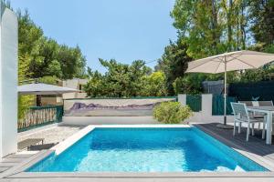 Swimmingpoolen hos eller tæt på L'Aigade Villa 4* à Fontsainte