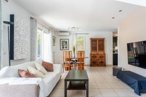 Et opholdsområde på L'Aigade Villa 4* à Fontsainte + 19 billeder