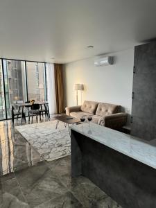 Гостиная зона в Tropical garden apartments