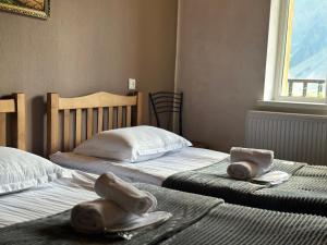 A bed or beds in a room at Hotel Dari