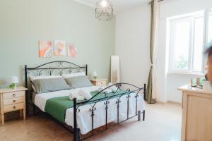 Postel nebo postele na pokoji v ubytování Loli Trulli Superior Villa - Free Parking