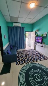 Ένα ή περισσότερα κρεβάτια σε δωμάτιο στο MAR Homestay Seri Iskandar