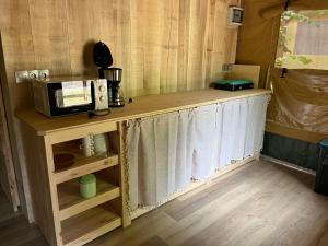 Kuchnia lub aneks kuchenny w obiekcie Camping Le Convivial