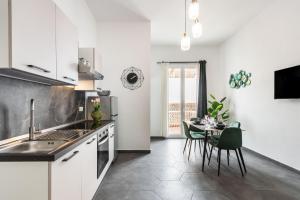 Kuchyň nebo kuchyňský kout v ubytování Dimo luxury apartment 2