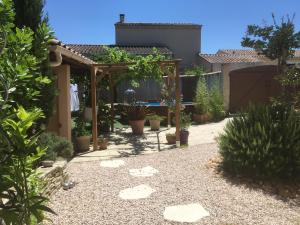 JonquerettesにあるGite en Provence a 10 mn d avignonの壺翠庭園