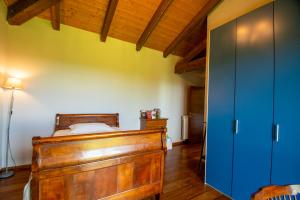 Letto o letti in una camera di Country house in the Langhe with vineyard