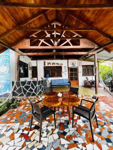 Restaurace v ubytování Las Gardenias Hostel - Starlink Internet