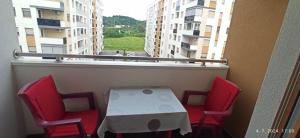Apartman Oaza的阳台或露台