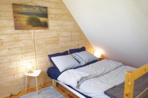 Postel nebo postele na pokoji v ubytování Domek Drewniany