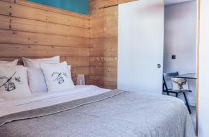 Postel nebo postele na pokoji v ubytování Le Clos du 5 - Appart Hotel Bagneres