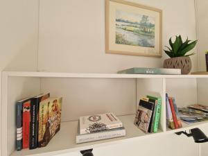 Biblioteca nella casa vacanze