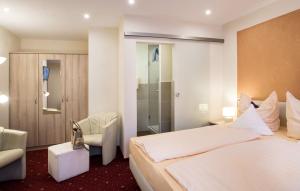Postel nebo postele na pokoji v ubytování Hotel Gasthof Zur Post