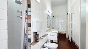 Koupelna v ubytování Center Apartment - Affitti Brevi Italia + 7 fotografií