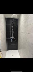 Et badeværelse på Appartement avec un agréable point de vue et quartier calme