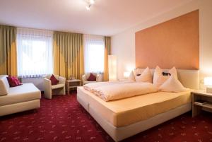 Postel nebo postele na pokoji v ubytování Hotel Gasthof Zur Post