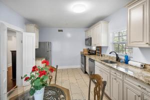 Dapur atau dapur kecil di Villa Mulvey # 4 +11 gambar