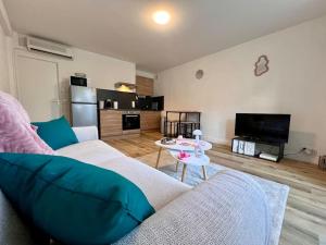 Kuchyň nebo kuchyňský kout v ubytování Appartement Climatisé 4prsn Au pied de la Citadelle
