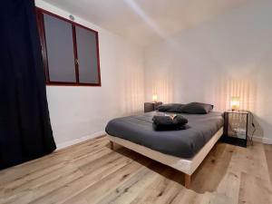 Postel nebo postele na pokoji v ubytování Appartement Climatisé 4prsn Au pied de la Citadelle + 11 fotografií