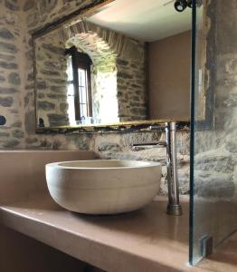 a bathroom with a bowl sink and a mirror at Dreamy Cottage in Ayiá