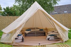 tenda di tela con 2 letti di Tipi Expérience L'échappée Belle a Saint-Maudez