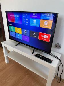 TV a/nebo společenská místnost v ubytování Apartman Fenix 2
