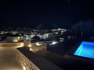 Бассейн в Caldera Suites "Ελιά" или поблизости