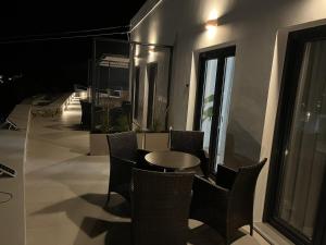 Гостиная зона в Caldera Suites "Ελιά"