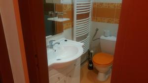 Łazienka w obiekcie hotel KORUNA