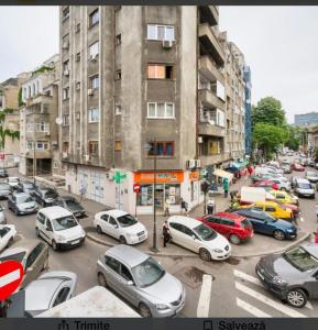 a busy city street filled with lots of cars at UNIVERSITATE-ELEGANT-MIC DEJUN inclus in Bucharest