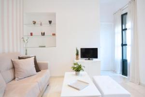 A television and/or entertainment centre at Macarena Home