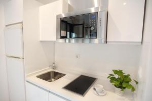 A kitchen or kitchenette at Macarena Home