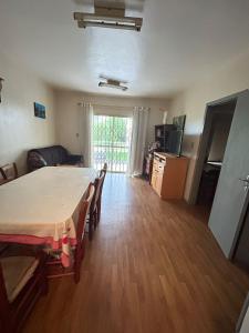 Dapur atau dapur kecil di APARTAMENTO DUPLEX 5 QUARTOS 100 m do Parque