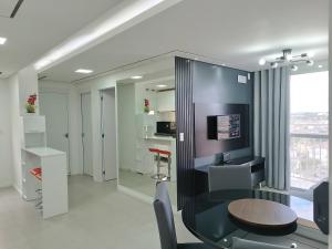 a living room with a table and a dining room at Apto TOP no Centro de Pelotas! in Pelotas