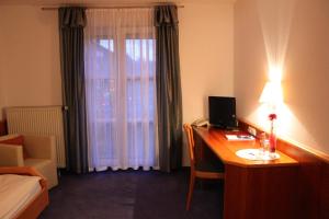 a hotel room with a desk with a computer on it at Hotel Gasthaus Bock in Reichenbach an der Fils