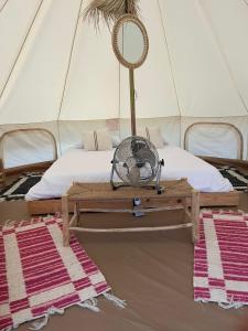 Postel nebo postele na pokoji v ubytování Camping Vila de Sarria